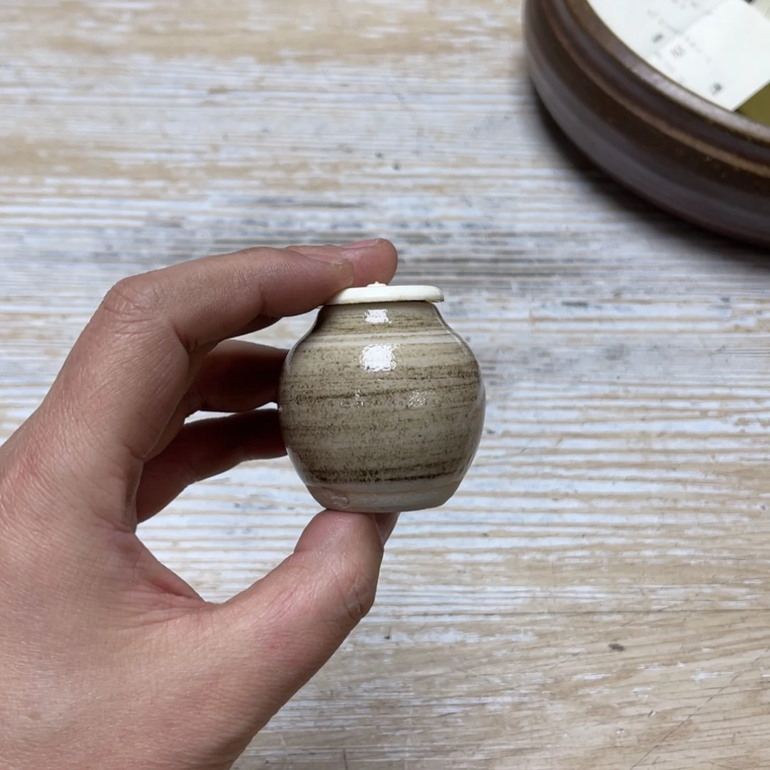 瓷片?***.密密麻麻地排列着一个