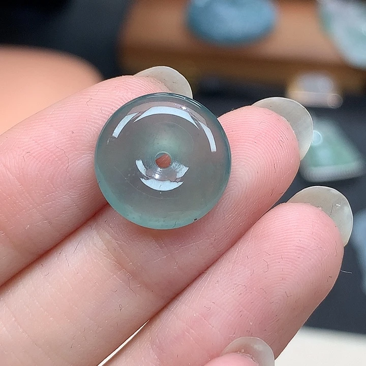 翡翠未镶嵌颈饰平安扣