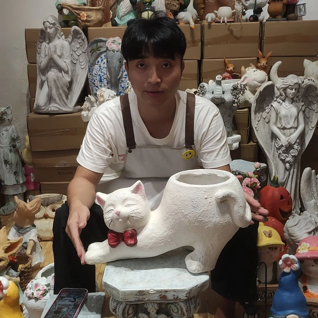 合成树脂翘屁股猫咪