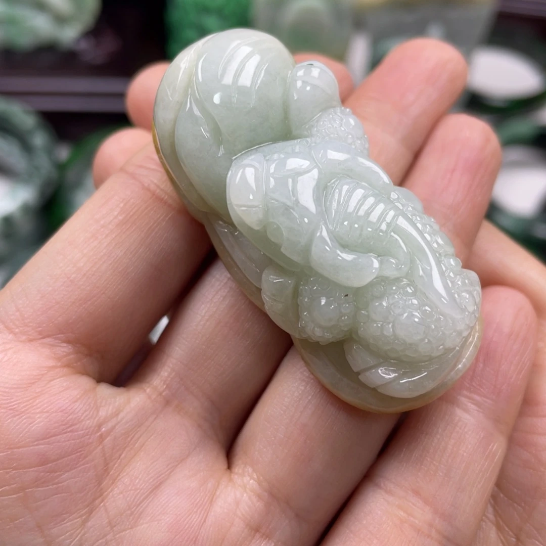 翡翠未镶嵌颈饰牌子