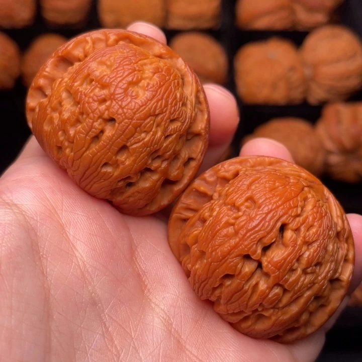 文玩核桃把件秦岭野生文玩核桃