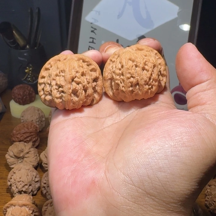 钱***唤吊坠文玩核桃43尺寸闷白狮子头