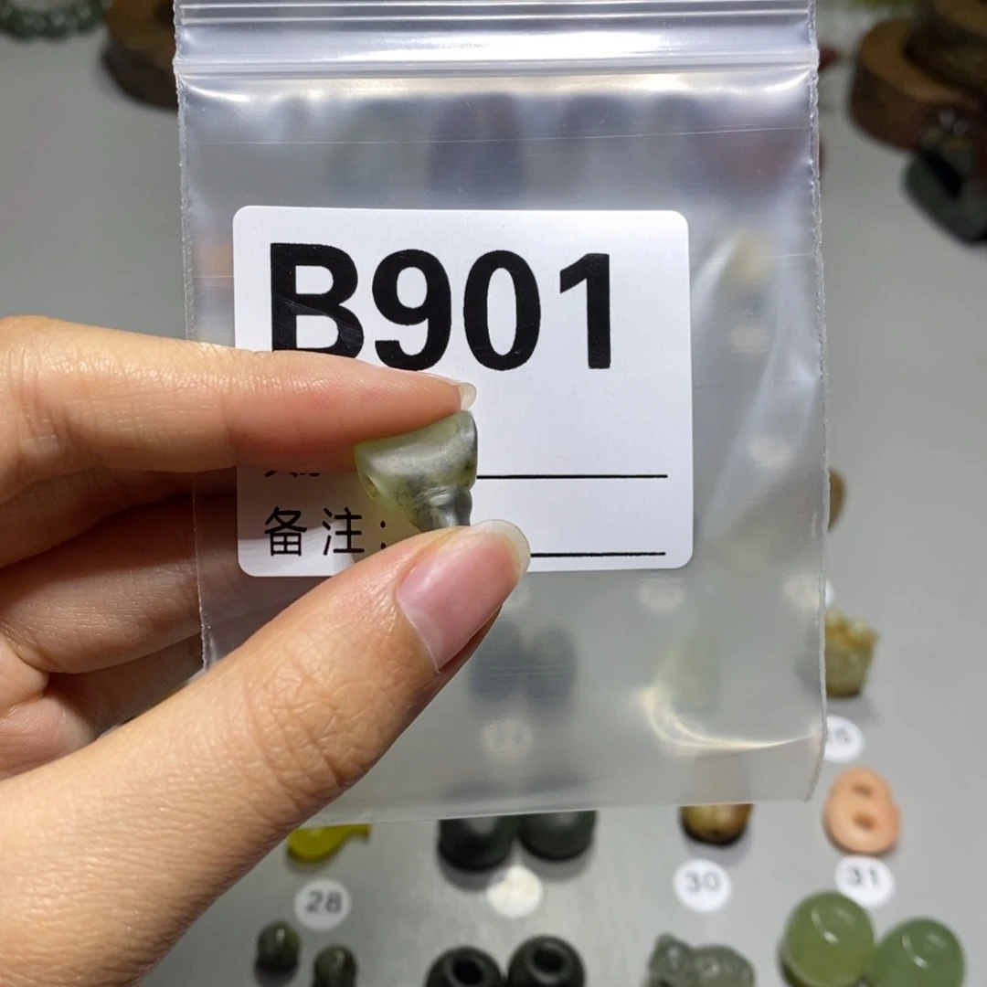 蛇纹石玉合金颈饰?**金