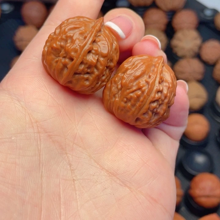 文玩核桃把件红皮金蝉