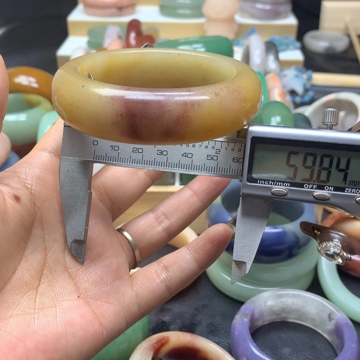 未镶嵌手镯石英质玉