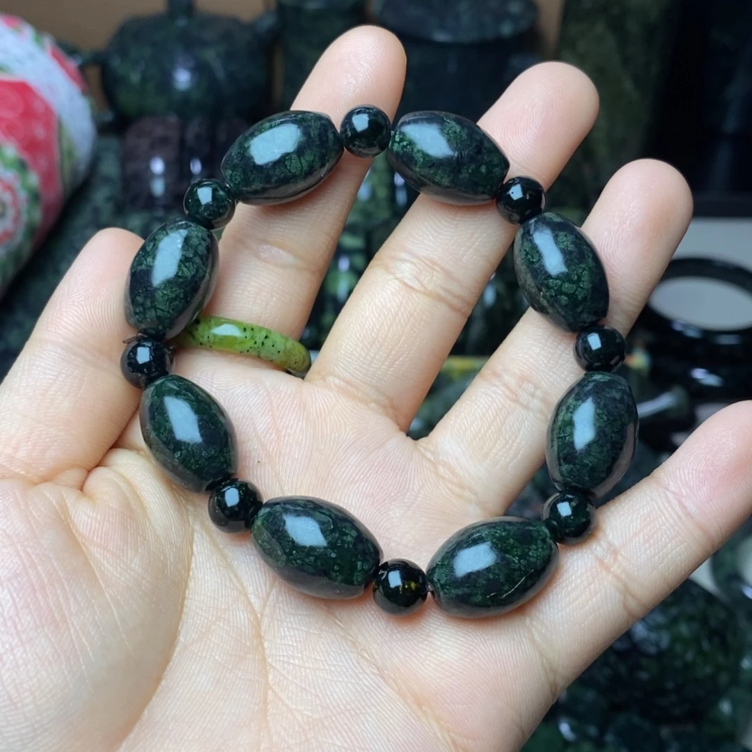 未镶嵌蛇纹石玉吊坠