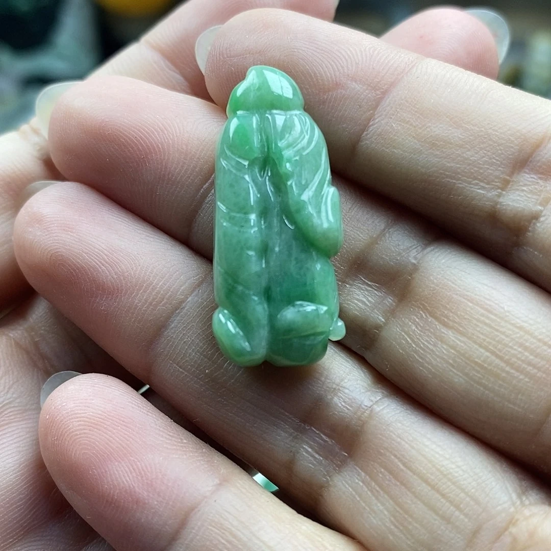 翡翠未镶嵌颈饰牌子
