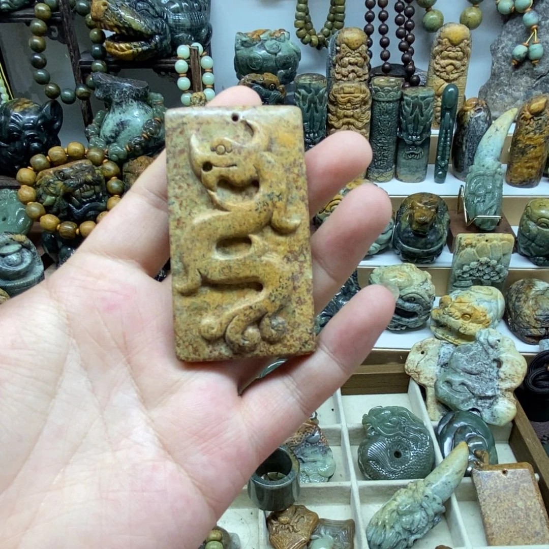 未镶嵌岫岩河磨玉（透闪石质玉）把件