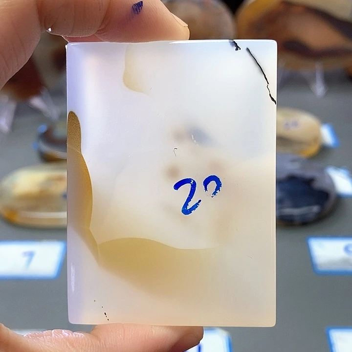 疑***立玛瑙/玉髓未镶嵌珠宝半成品