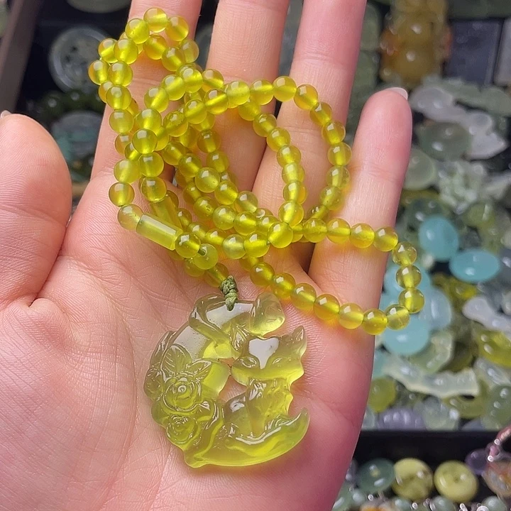 蛇纹石玉合金颈饰月亮狐戴链