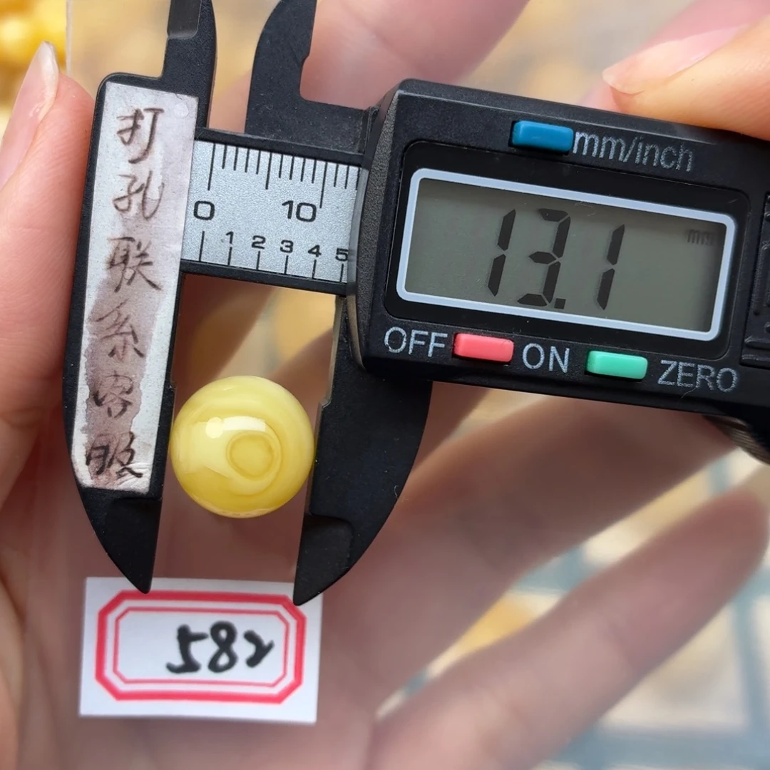 会***鱼蜜蜡未镶嵌裸石微瑕