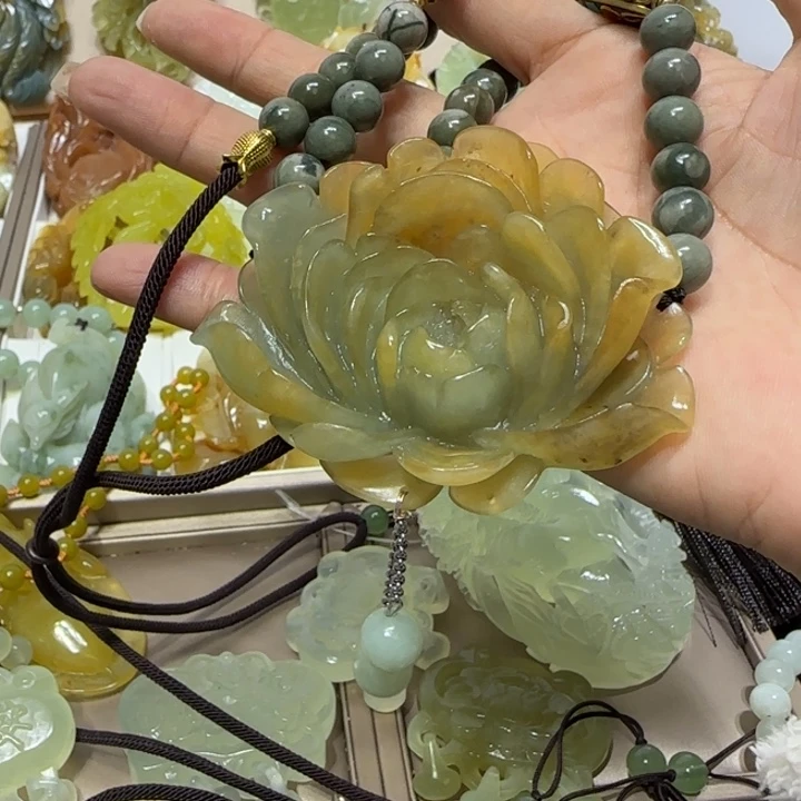 蛇纹石玉吊坠未镶嵌