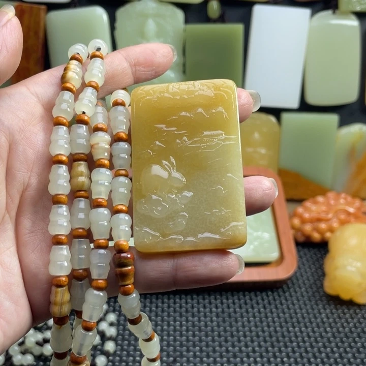 正***上新疆昆仑山料生肖兔