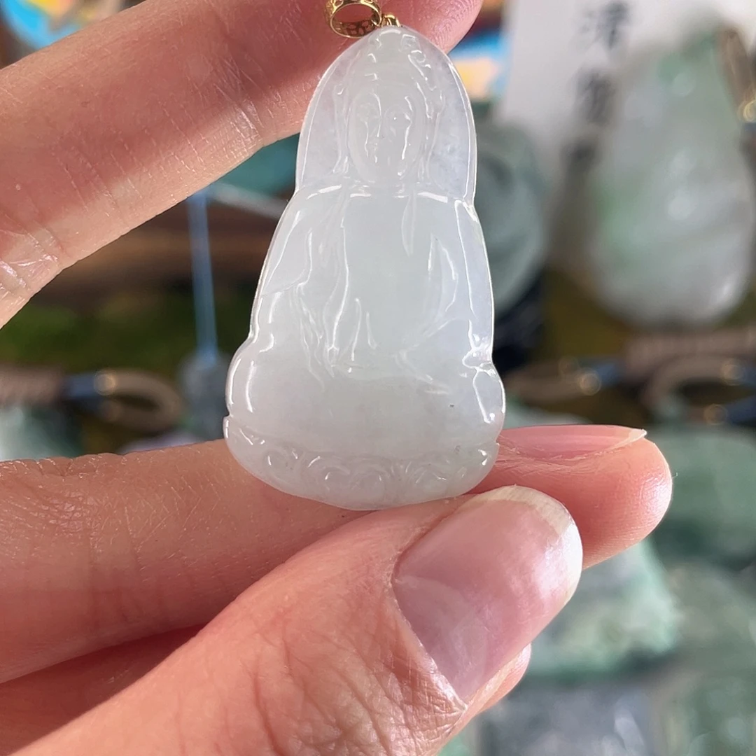 翡翠未镶嵌颈饰观音