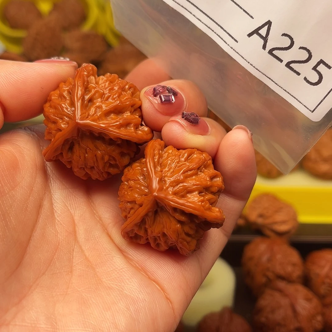 好***升文玩核桃吊坠三棱