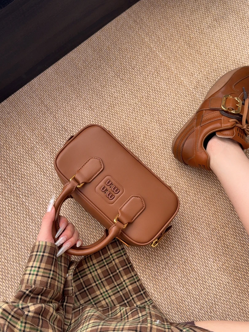 秋冬上新经典百搭保龄球包包（原单）