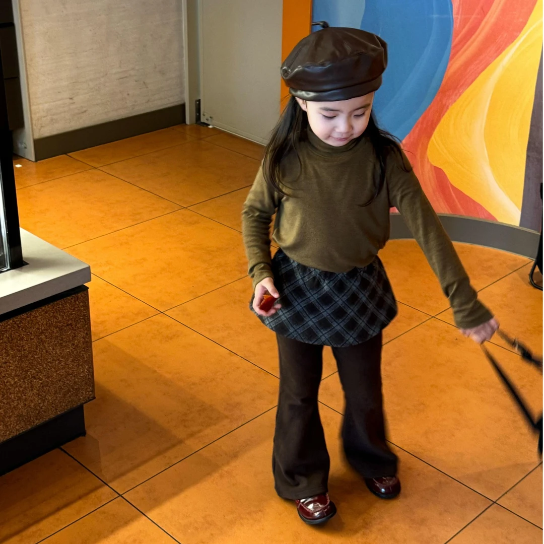 小思家女童2025秋冬新款韩版百搭高领打底衫棋盘格屁帘喇叭裤套装