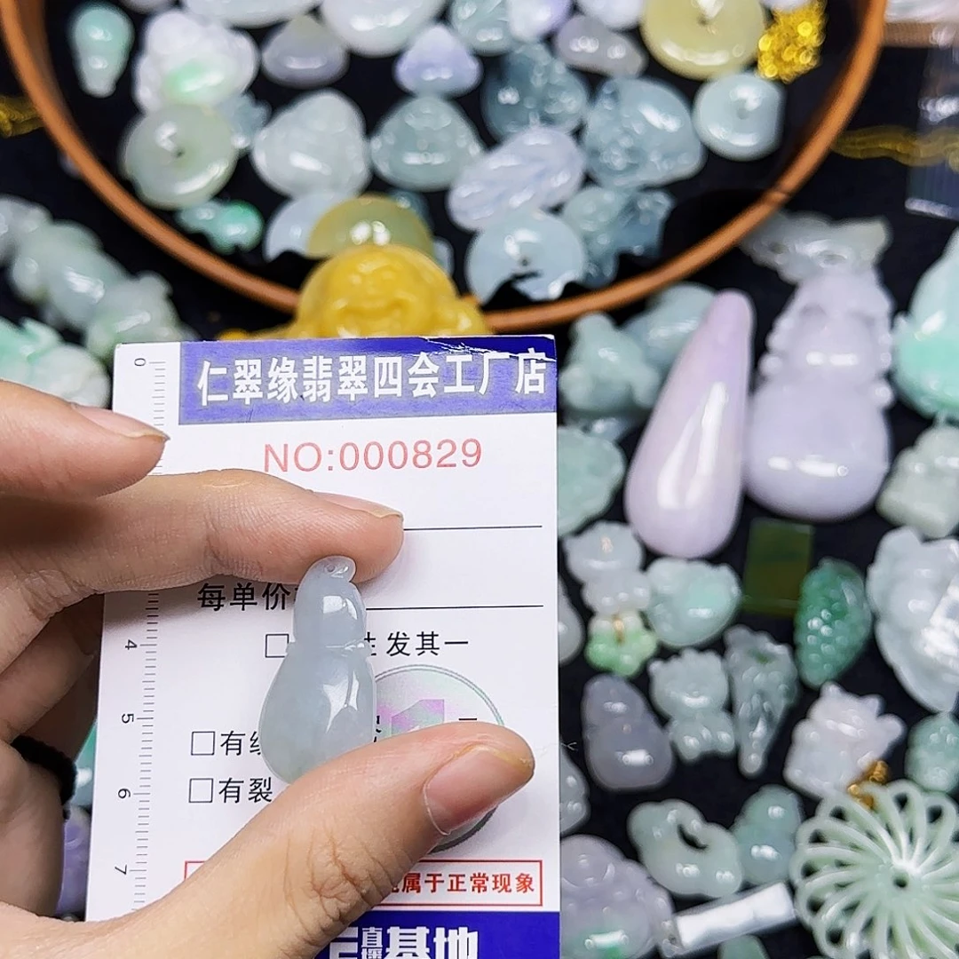 可***多翡翠未镶嵌颈饰翡翠