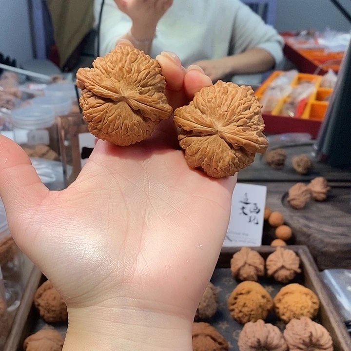吊坠文玩核桃新果货头49闷白