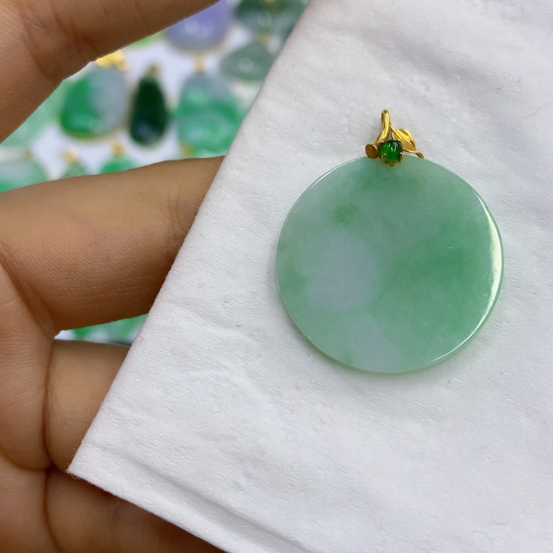 翡翠18K金镶嵌颈饰翡翠