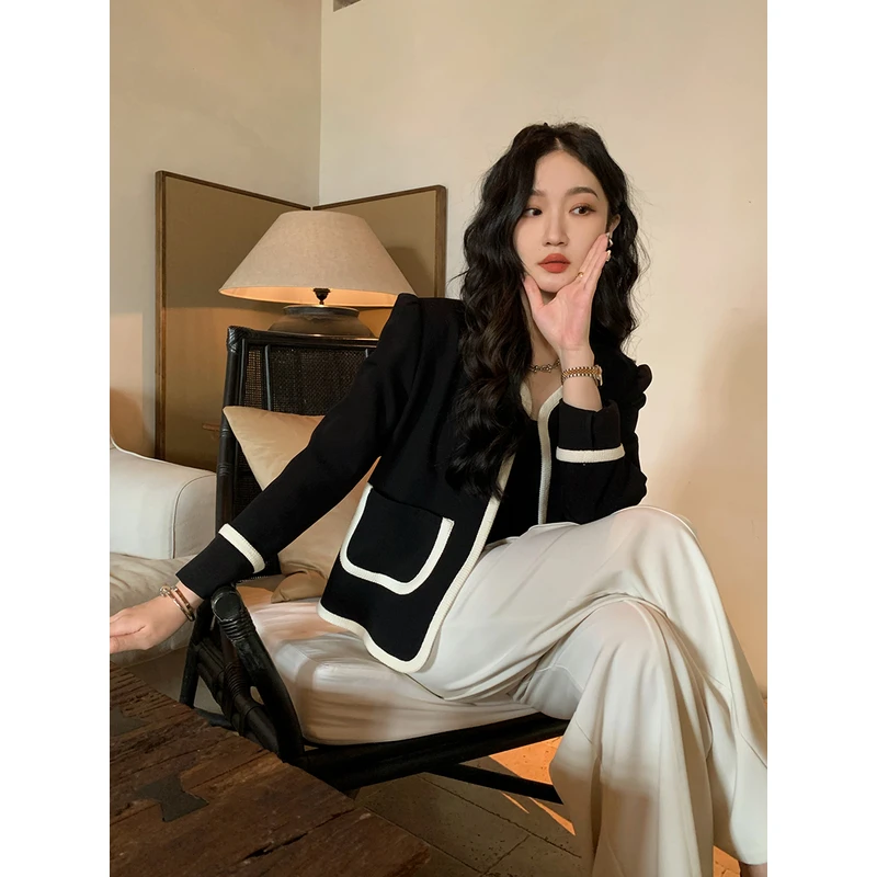 任小艺2024早春新款女高级感小众独特黑色镶边小香风外套A1410