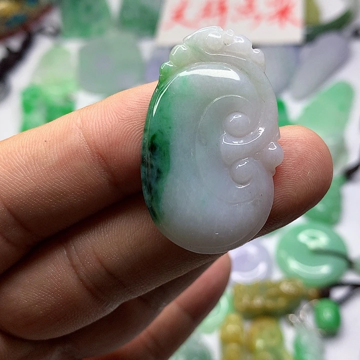 翡翠未镶嵌吊坠(赠链)