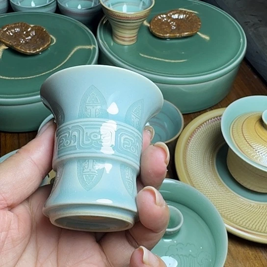 龙泉青瓷手工杯微瑕