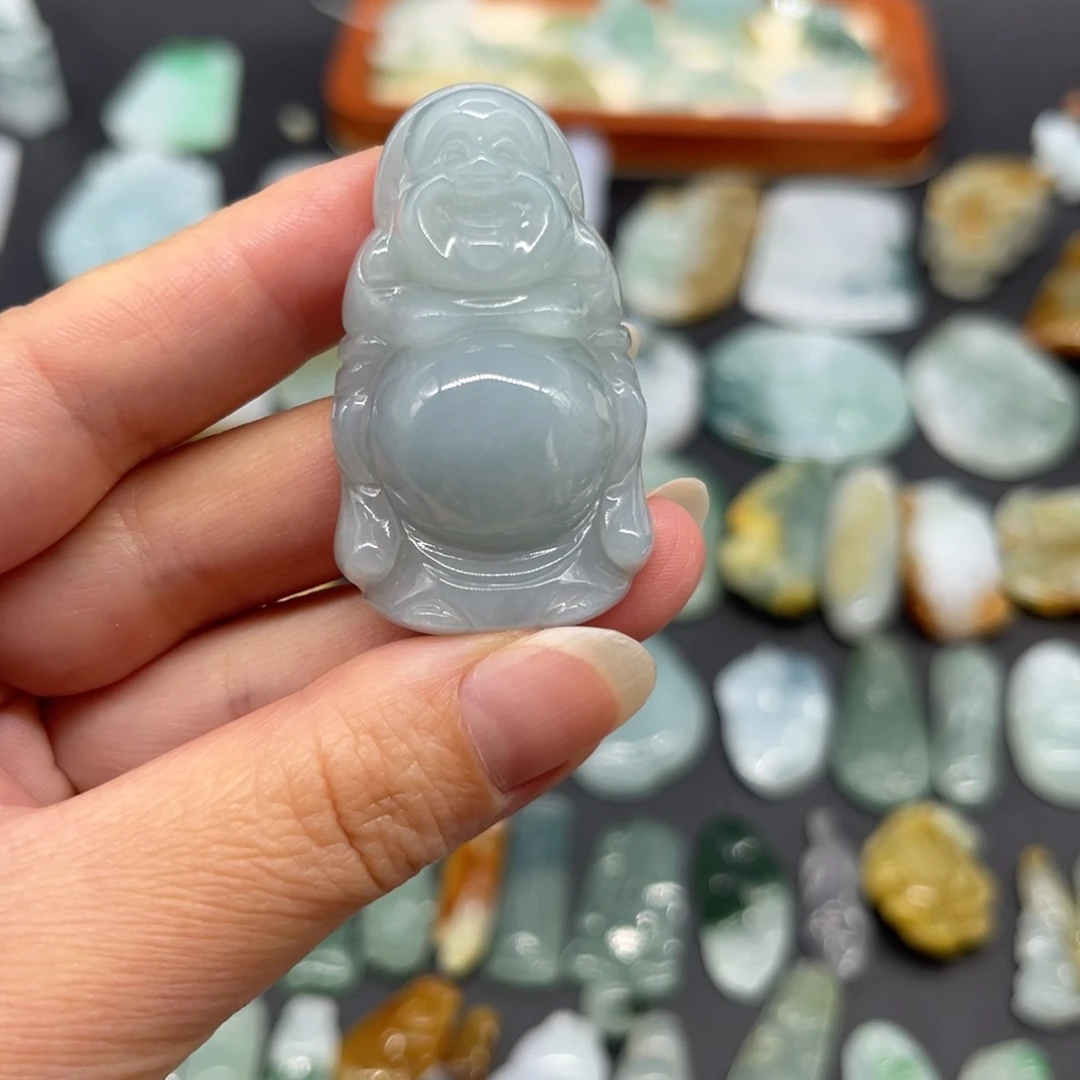 翡翠未镶嵌颈饰站佛