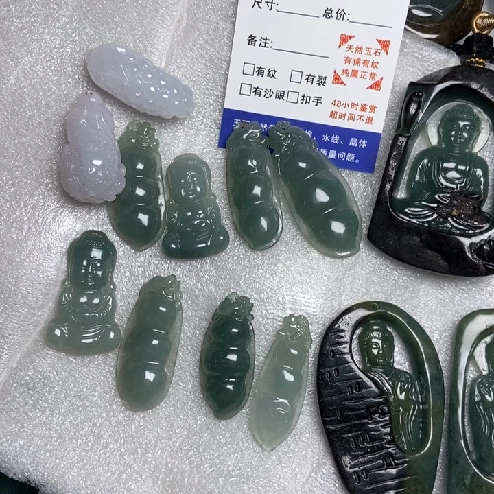 新***星翡翠未镶嵌颈饰豆子，白菜，葡萄，佛