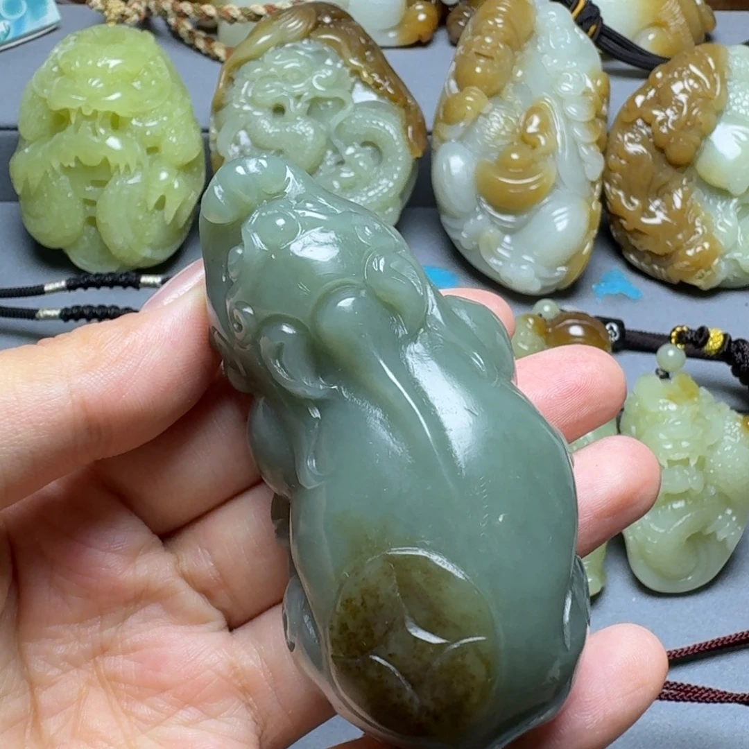 颈饰未镶嵌和田玉