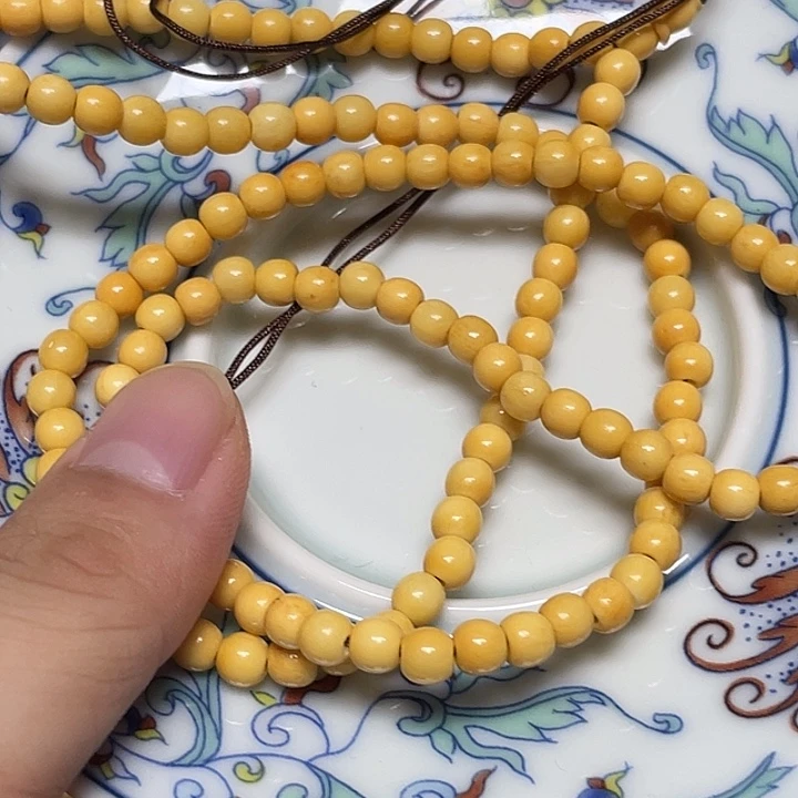 瓷片精致雕刻工艺精湛