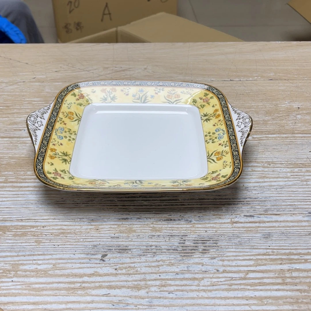 瓷片A****?密密麻麻地排列着一个大