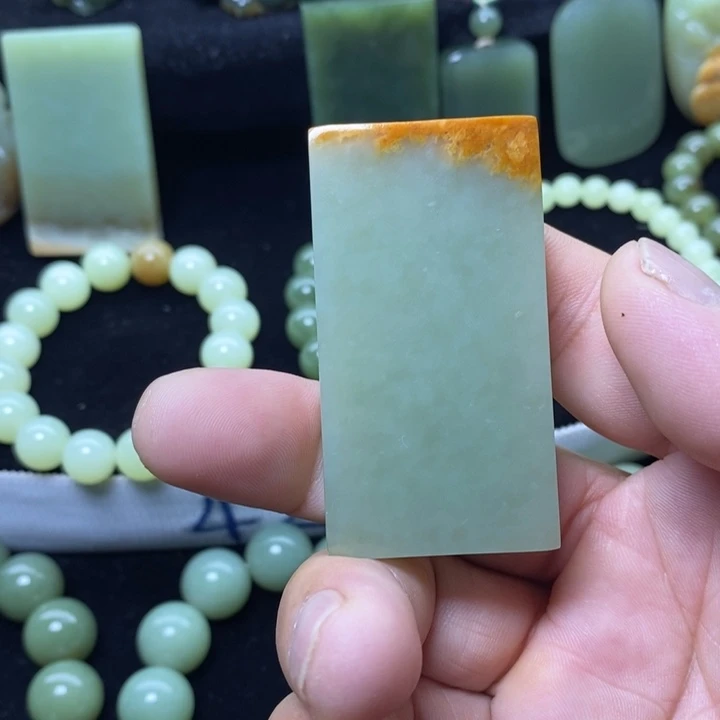 排***三和田玉（糖玉）未镶嵌颈饰