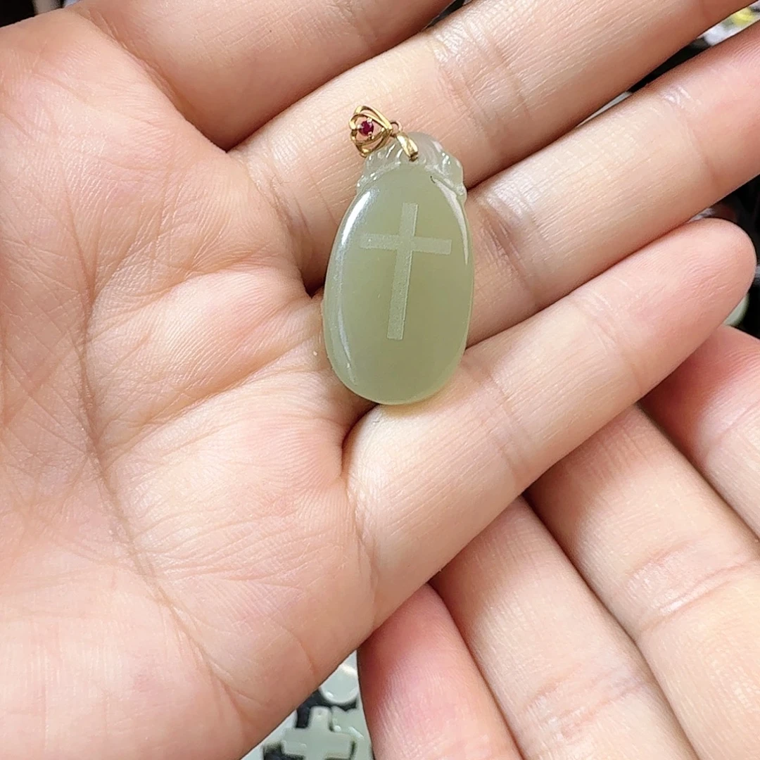 和田玉18K金镶嵌颈饰