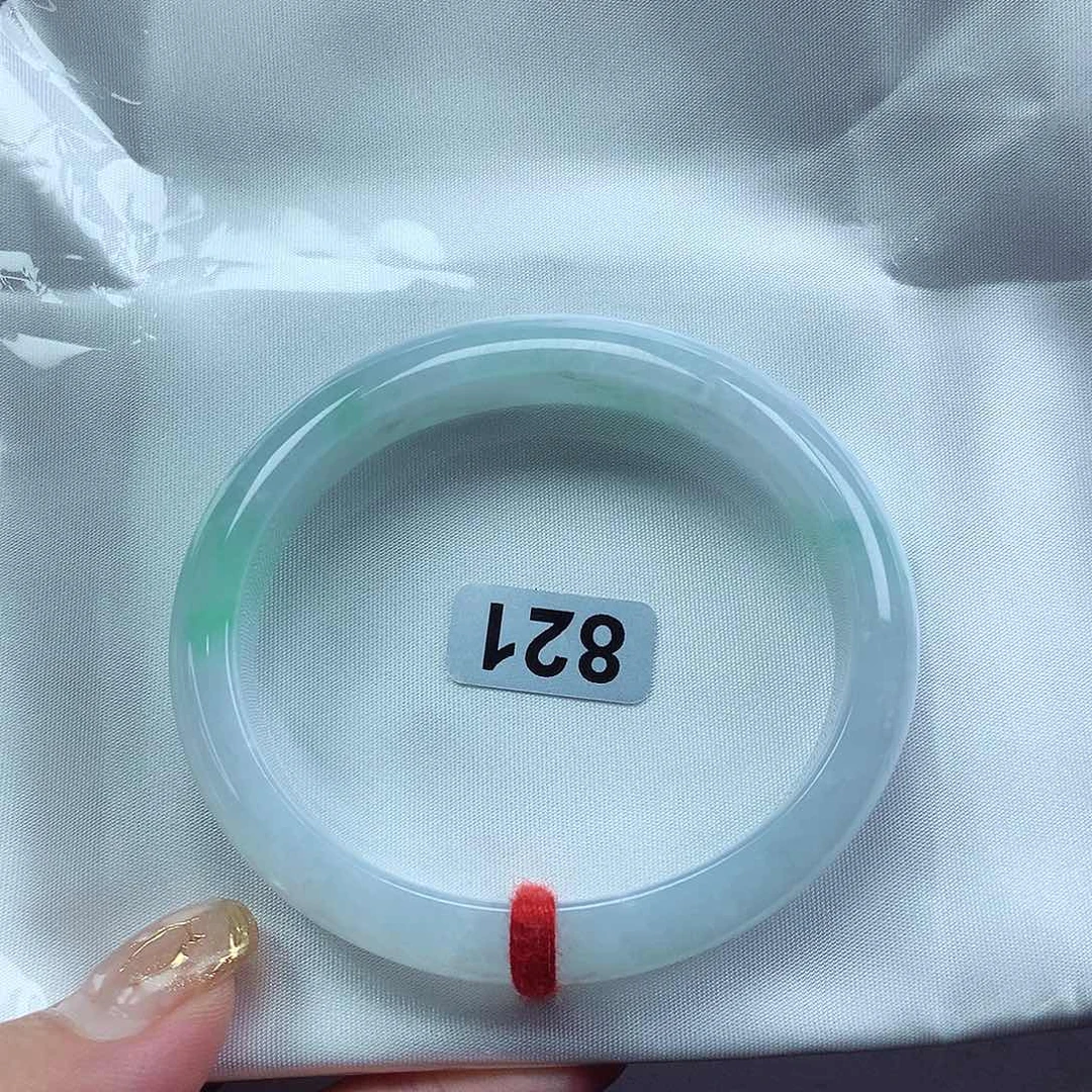 翡翠手镯未镶嵌翡翠手镯