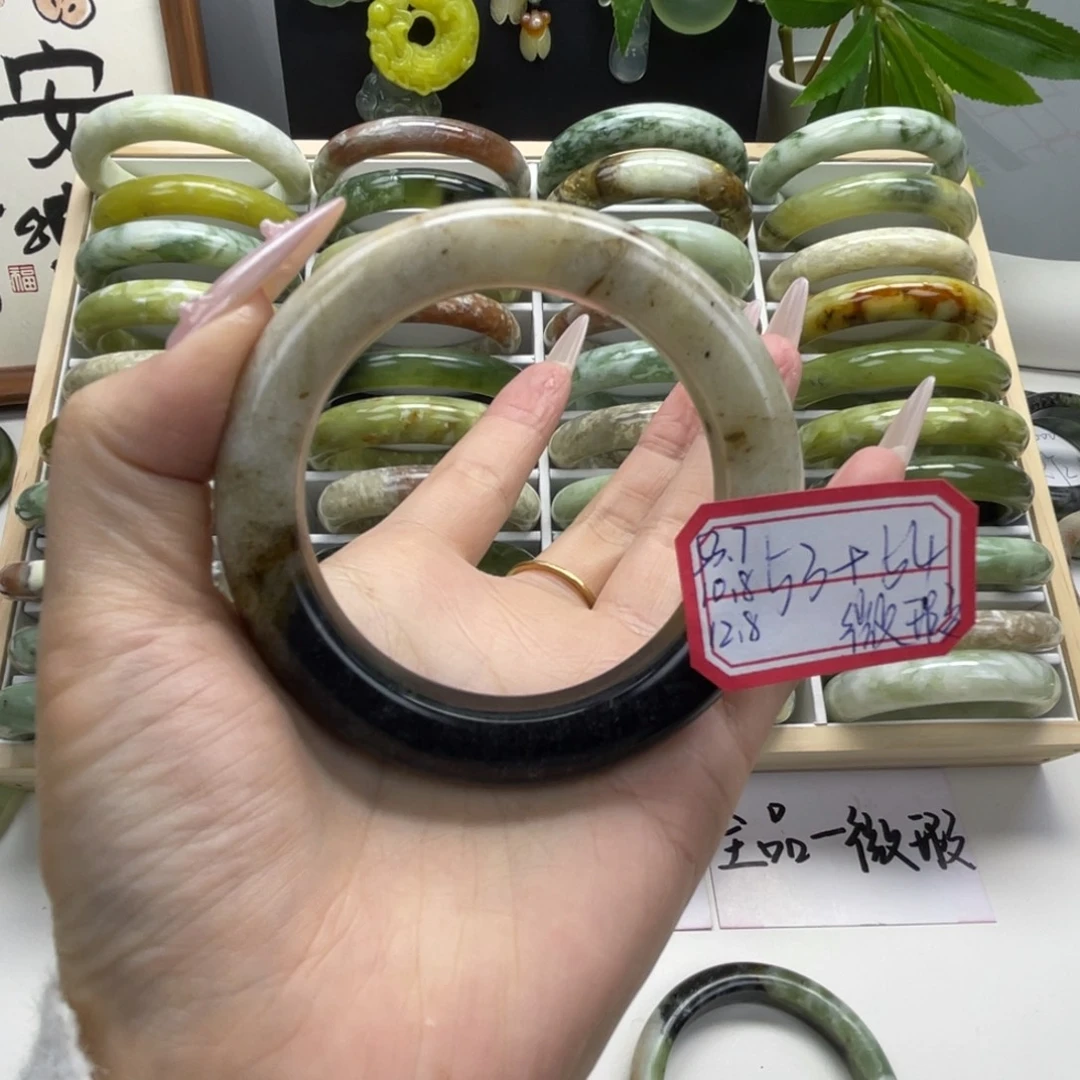 蛇纹石玉未镶嵌手镯