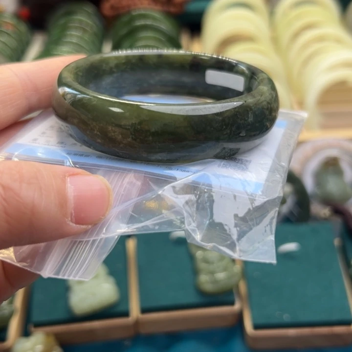 和田玉手镯未镶嵌60.3圈围8233