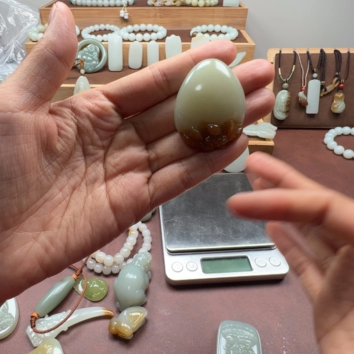 和田玉未镶嵌颈饰且末莲花