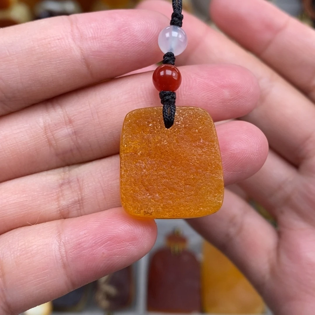 未镶嵌吊坠(赠链)琥珀