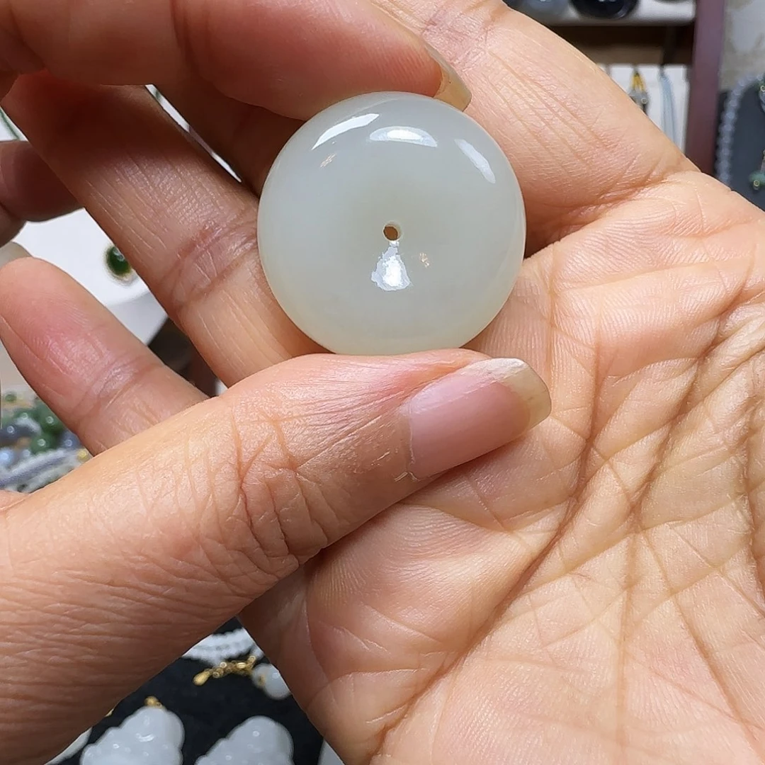 王***胖和田玉未镶嵌颈饰