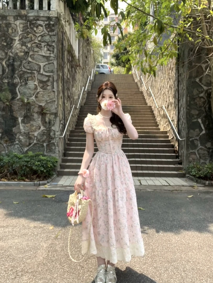 【淡粉甜心】淡粉色甜美纯欲蓬蓬款碎花蕾丝小飞袖连衣裙