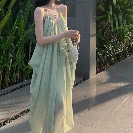 V领挂脖吊带连衣裙女2025夏季时尚新款长裙海边度假露背长款裙子