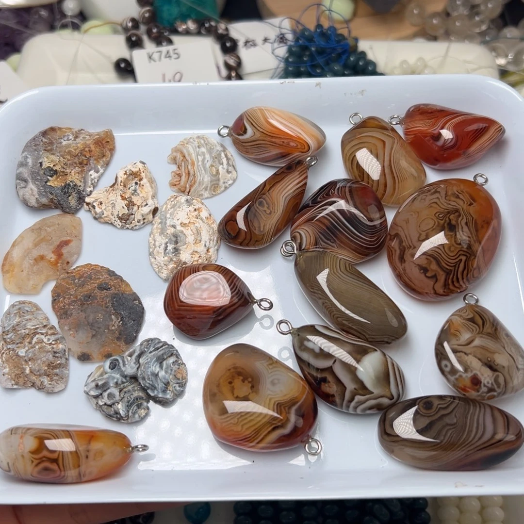玛瑙/玉髓合金珠宝半成品K746。天然玛瑙吊坠一个