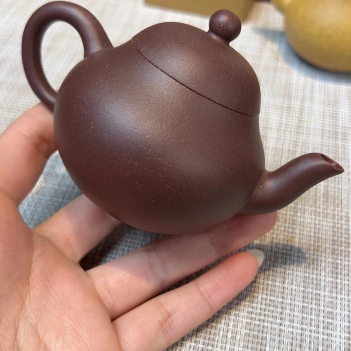 茶壶紫砂容量120毫升，紫泥，梨型