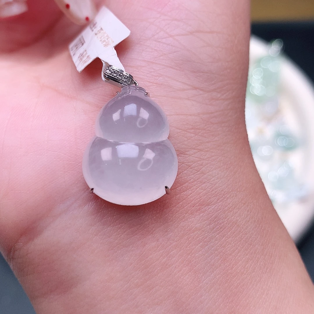 颈饰18K金镶嵌翡翠葫芦