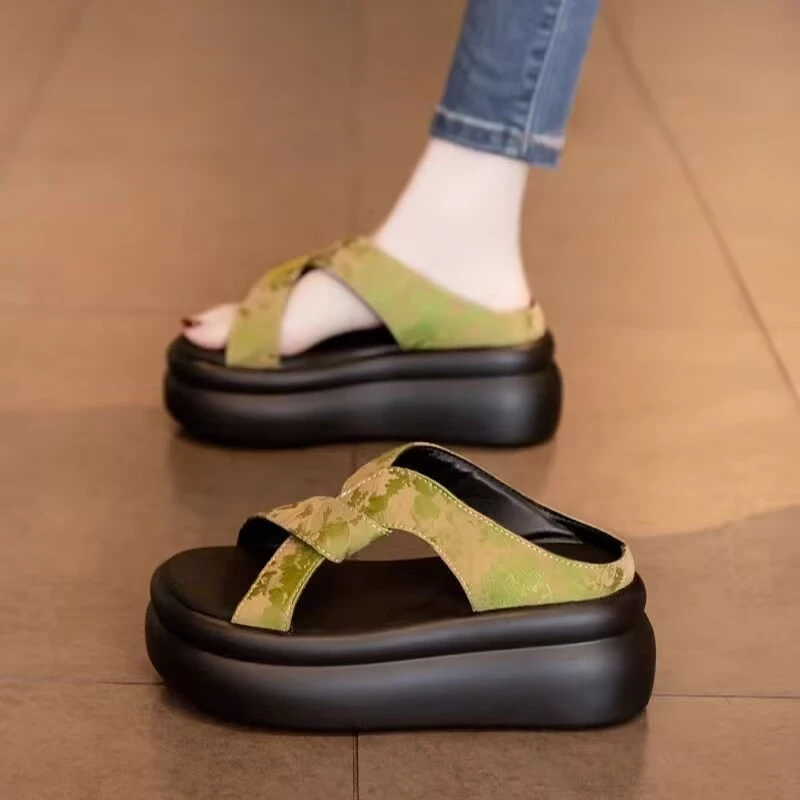 啄木鸟小个子增高6CM凉拖鞋女外穿夏季厚底高跟配裙子沙滩凉鞋