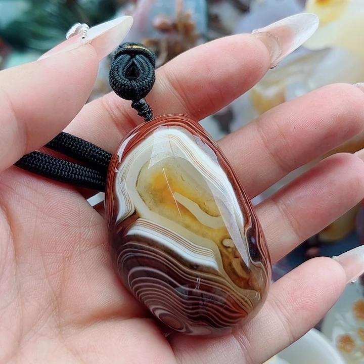 翻***吻玛瑙未镶嵌手饰吊坠