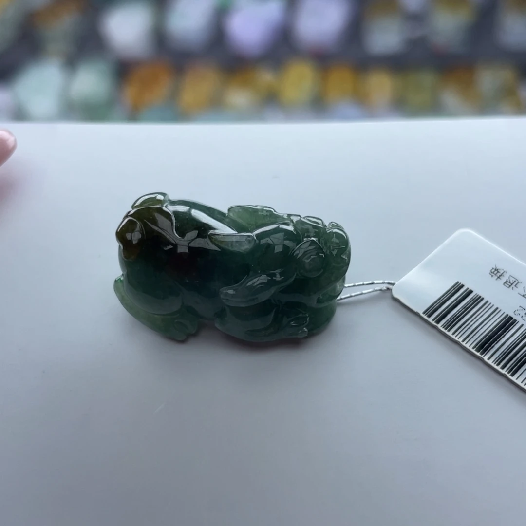 翡翠颈饰未镶嵌貔貅