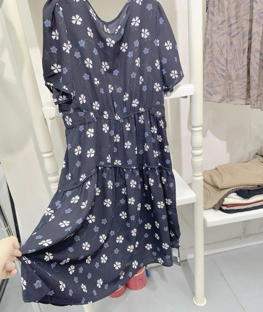 和衣库碎花连衣裙