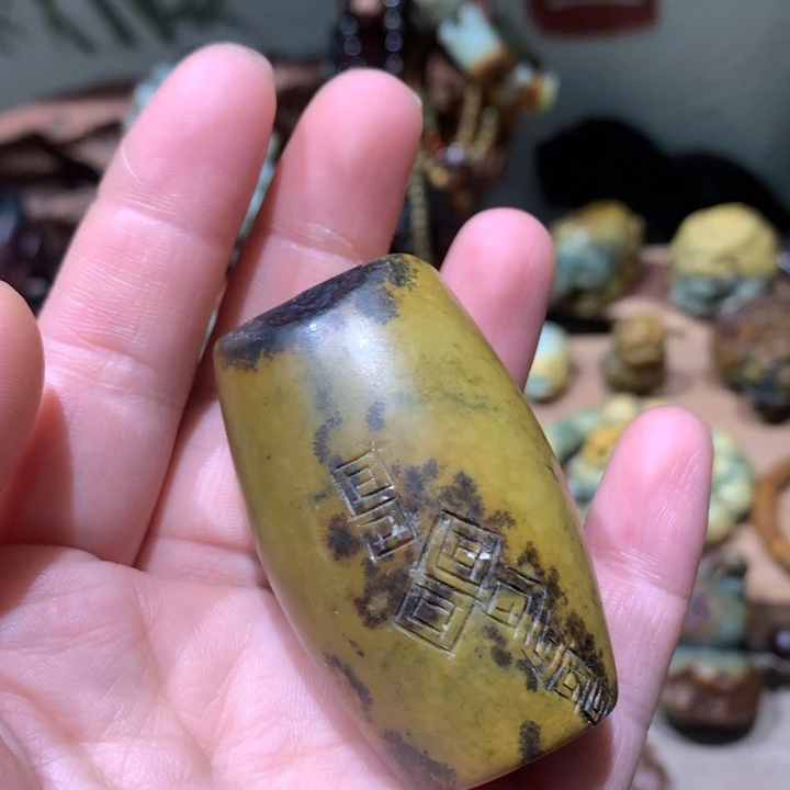 未镶嵌岫岩河磨玉（透闪石质玉）把件